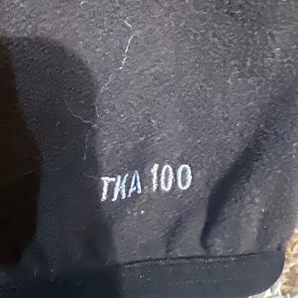 North Face Zip Up  - BROKEN ZIPPER - Picture 3 of 3